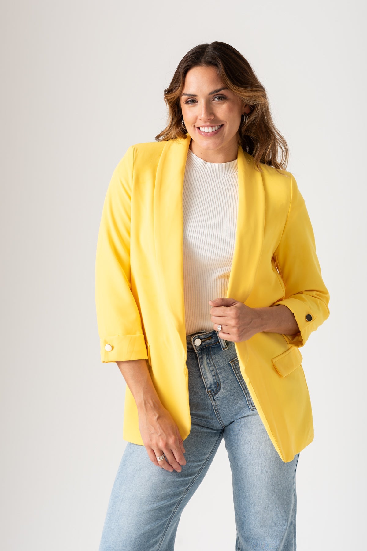 Blazer Clásico Amarillo elegante y vibrante - vista frontal