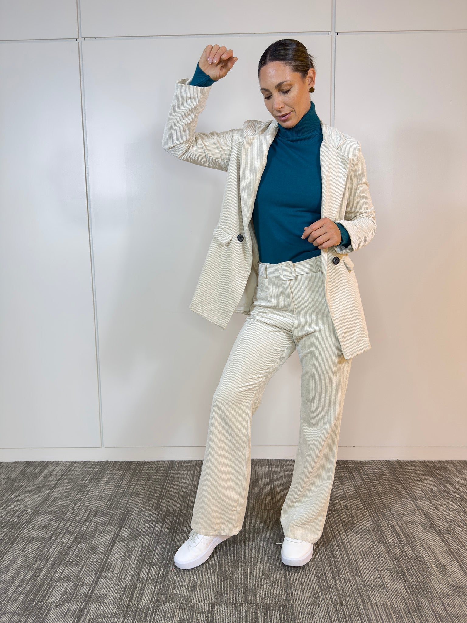 Blazer Cota Crudo elegante y versátil - vista frontal