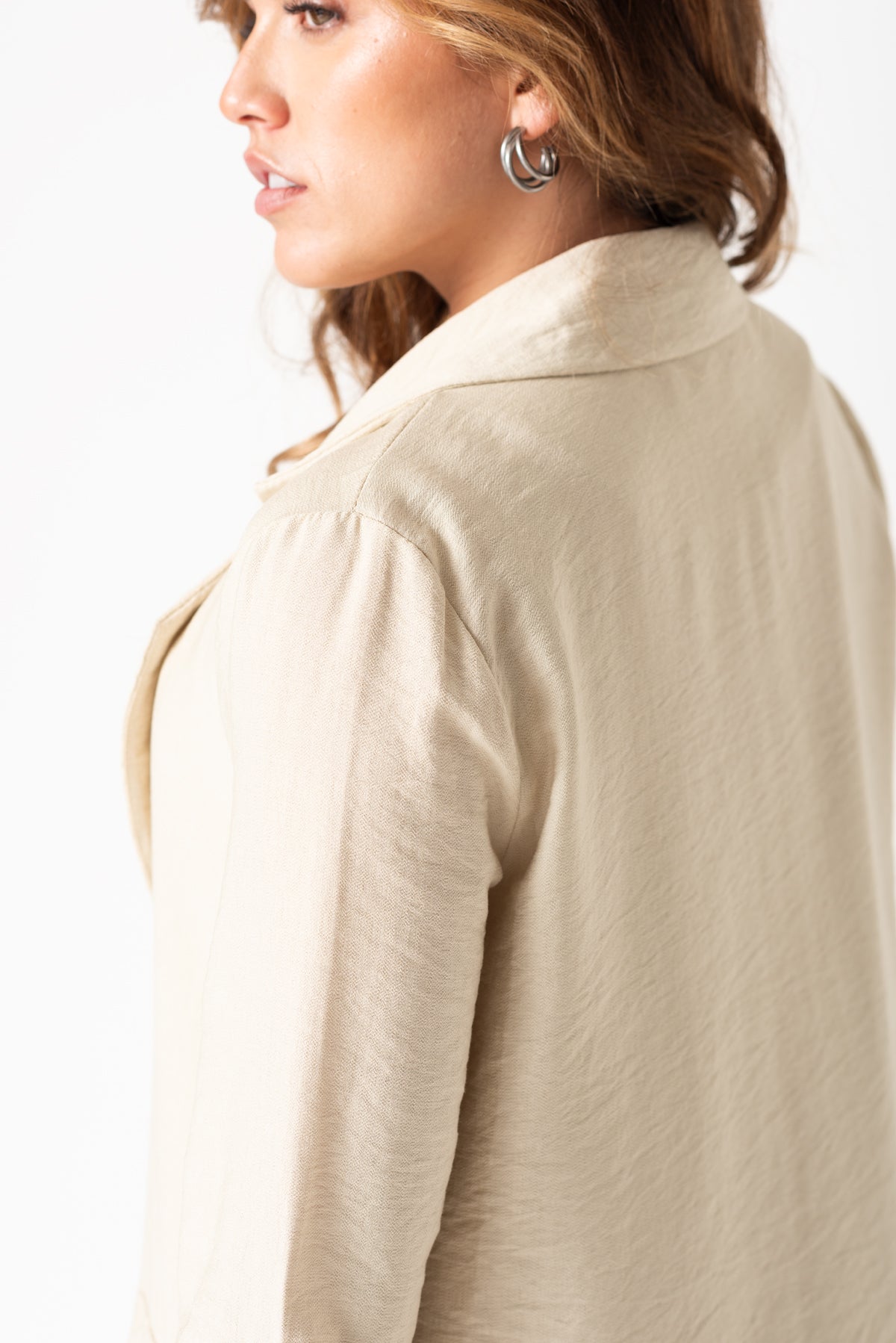 Vista posterior del Blazer Leger Beige