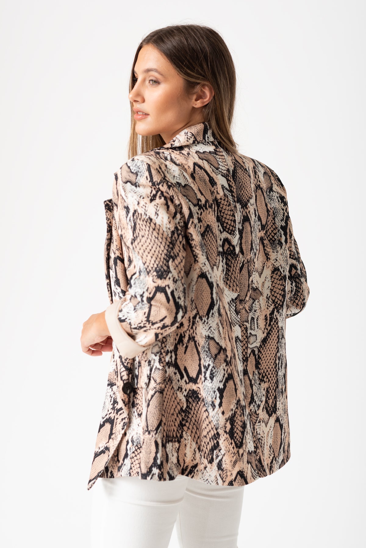 Blazer Print Beige con estampado animal print - vista frontal
