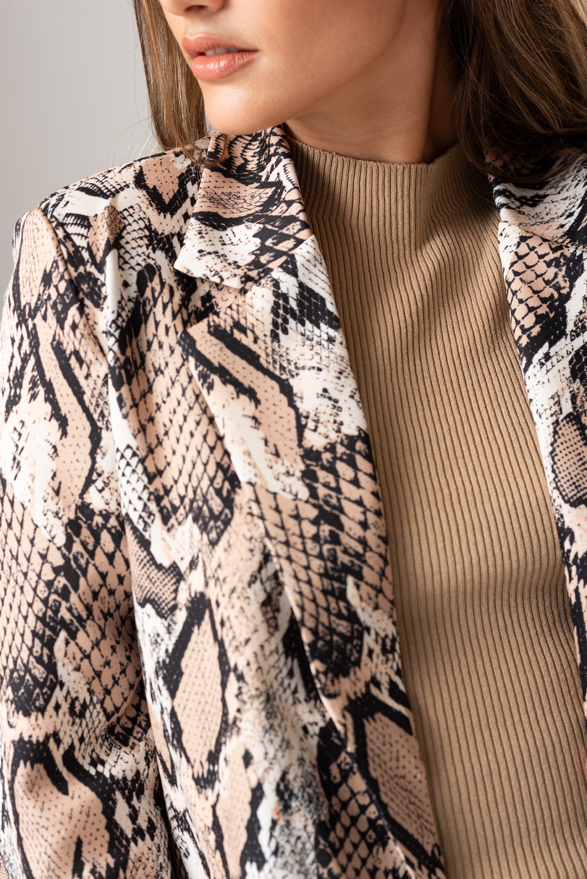 Estilo versátil del Blazer Print Beige para diferentes ocasiones