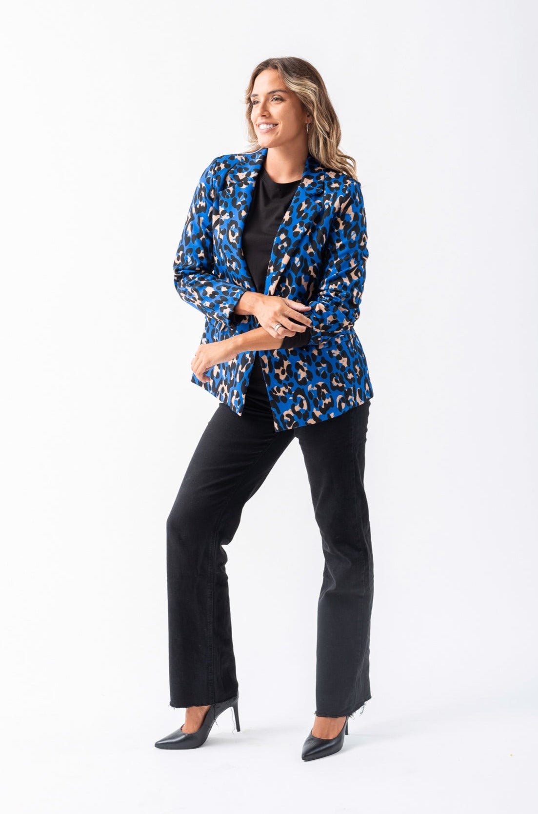 Detalle del estampado animal print en tonos de azul