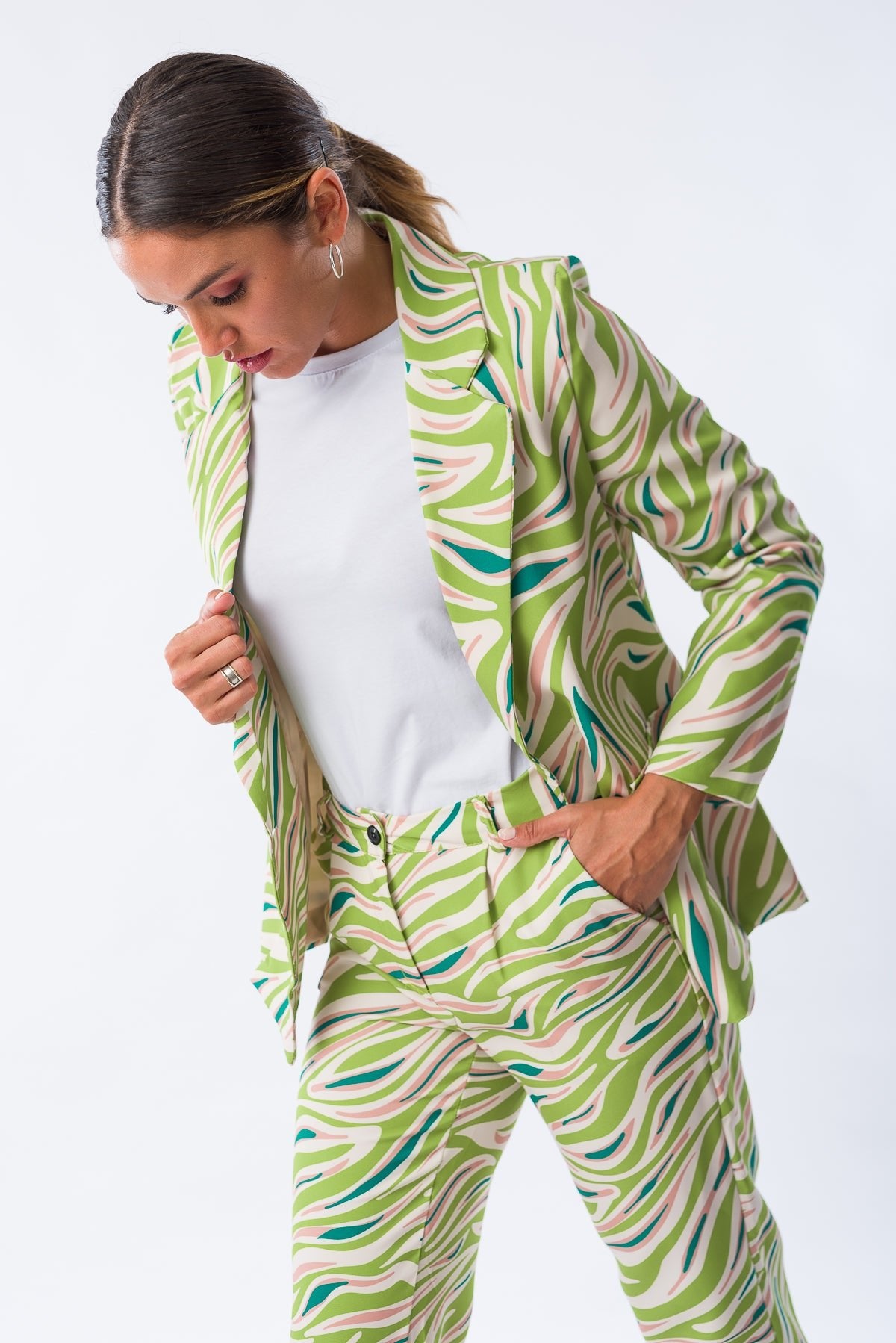 Viviana Méndez - Blazer Selva Verde - Combinación con accesorios