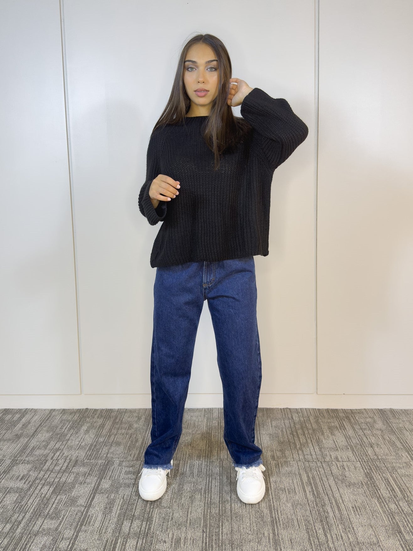 Buzo Abú negro con cierre frontal y bolsillos laterales - vista frontal