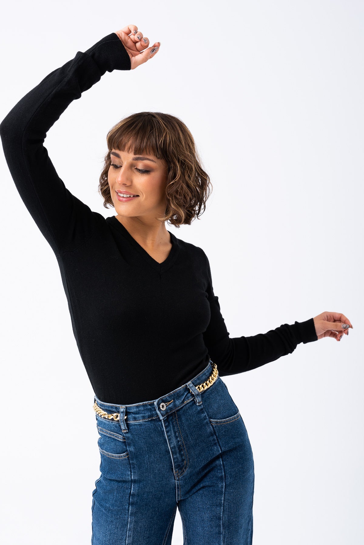 Buzo Básico Cami Negro con escote en V - vista frontal