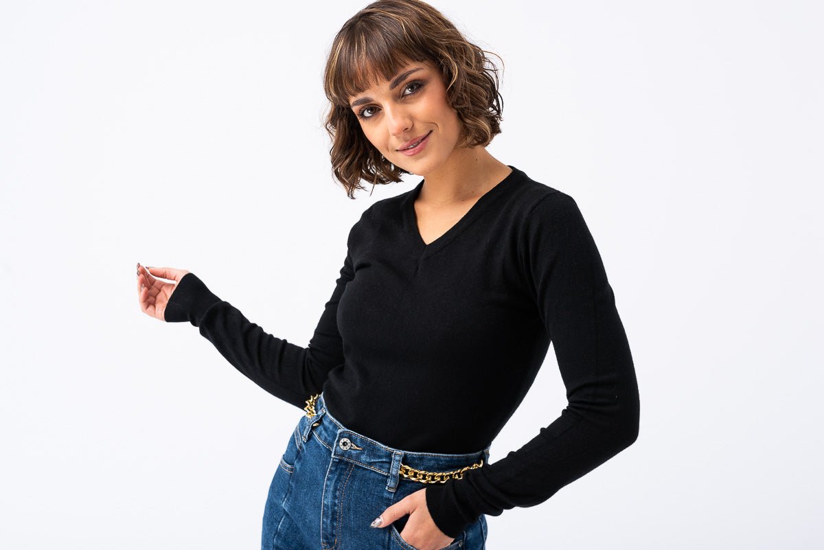 Detalle del tejido suave y ajuste perfecto del buzo