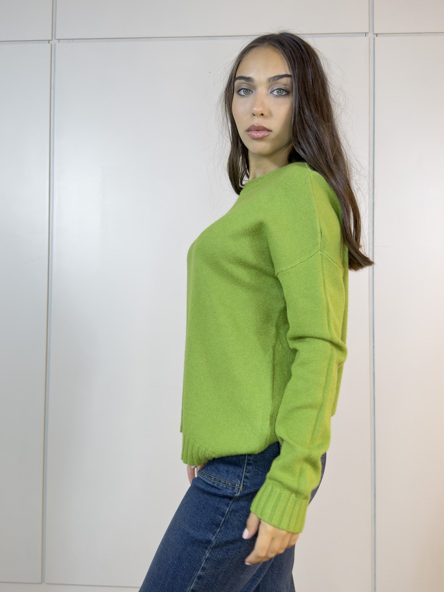 Buzo Clé Verde con diseño moderno y corte favorecedor