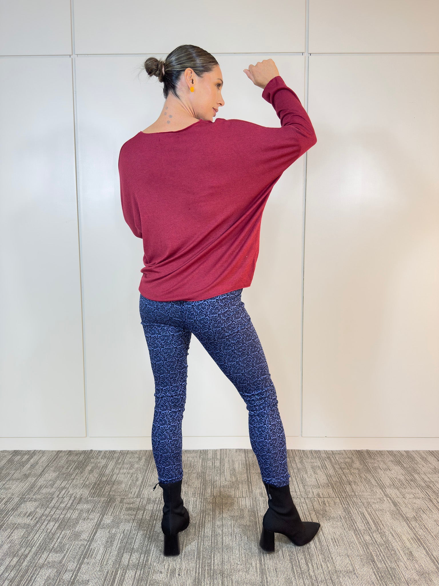 Buzo Lanilla Amplio en color bordo - vista frontal