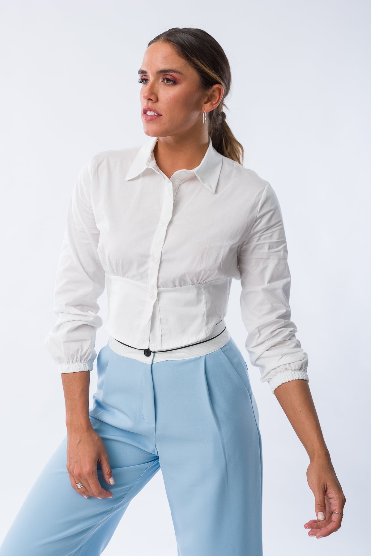 Viviana Méndez - Camisa Camila Blanca - Elegante y sofisticada