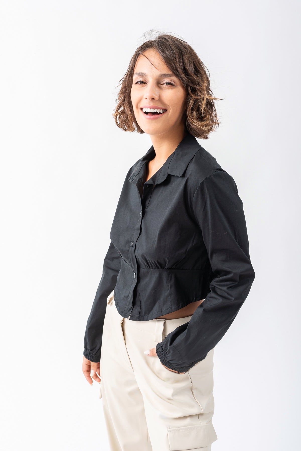 Viviana Méndez - Camisa Camila Negra - Elegancia en negro