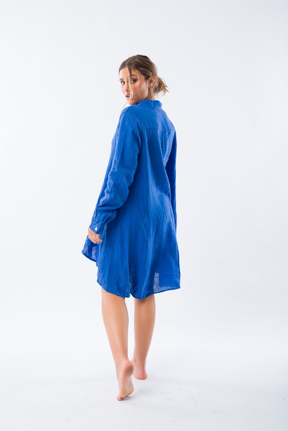 Viviana Méndez - Camisa de Lino Lucía Azul - Imagen 3