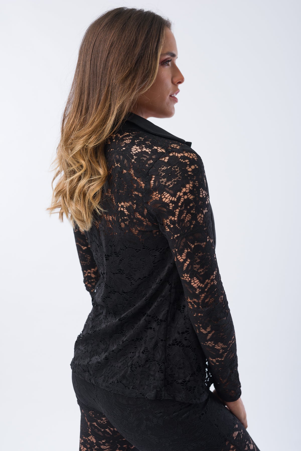 Vista frontal de la Camisa Destele Negra