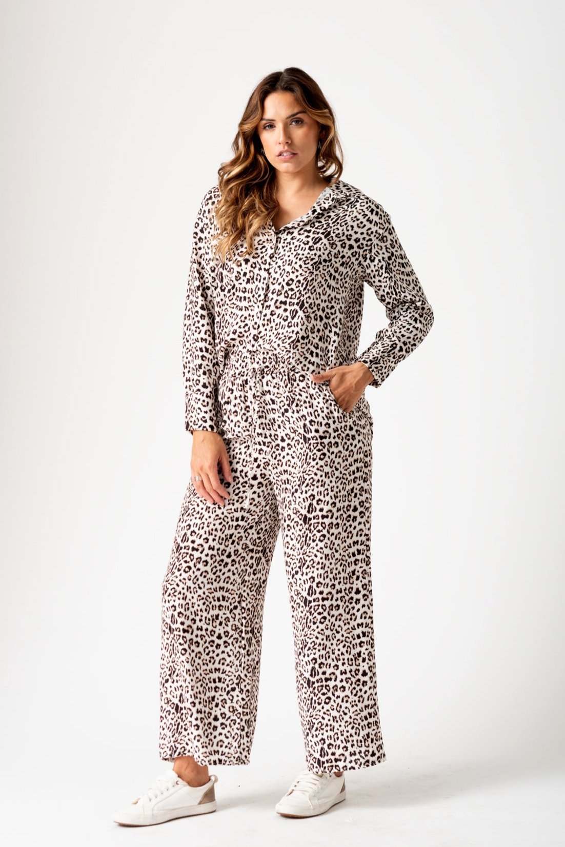 Viviana Méndez - Camisa Instinto - Beige - En modelo