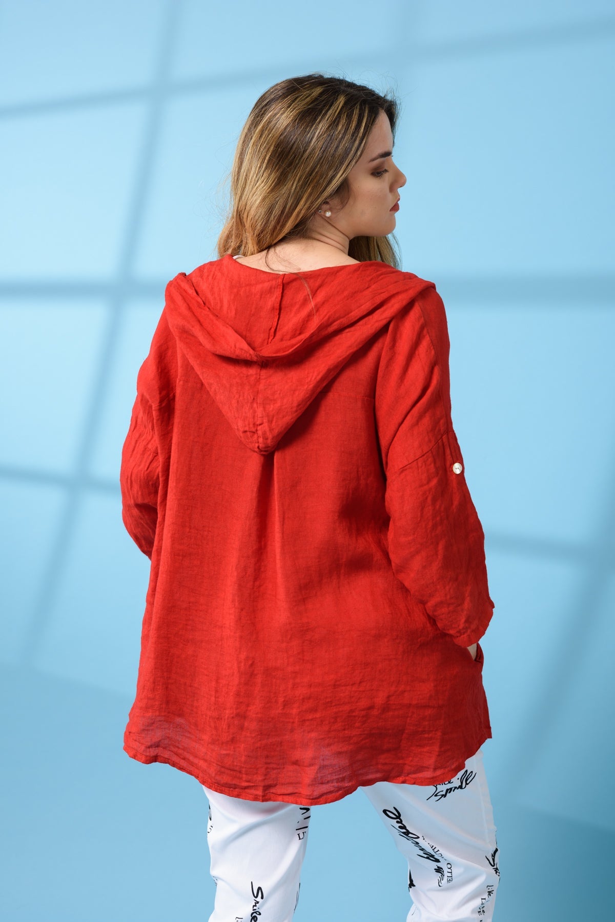Campera de Lino con Capucha Roja - Detalle de capucha