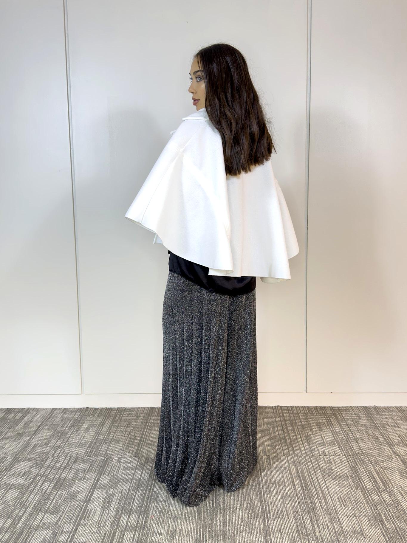 Viviana Méndez - Capa de Paño Blanca - Sacos y Chalecos