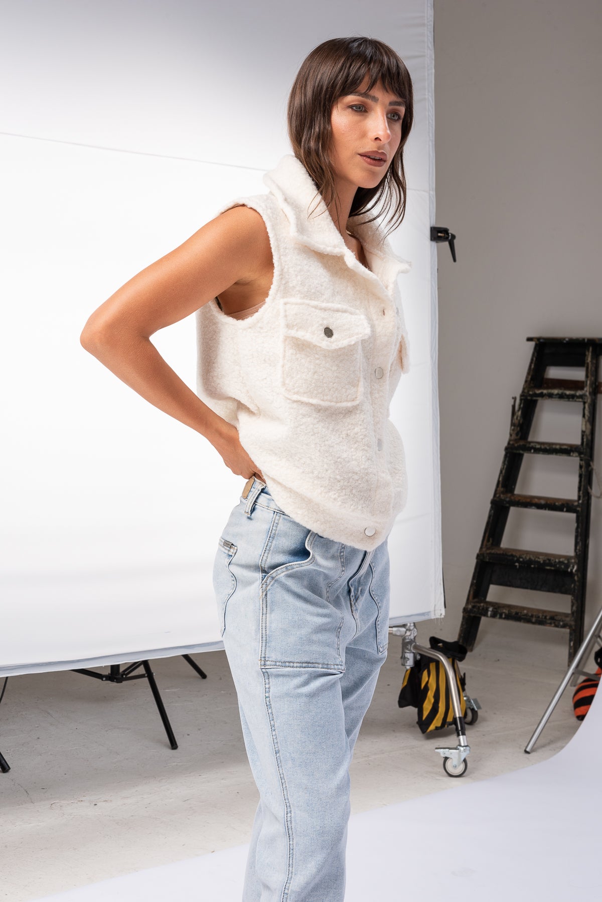 Detalle del tejido boucle del Chaleco Boucle Crudo