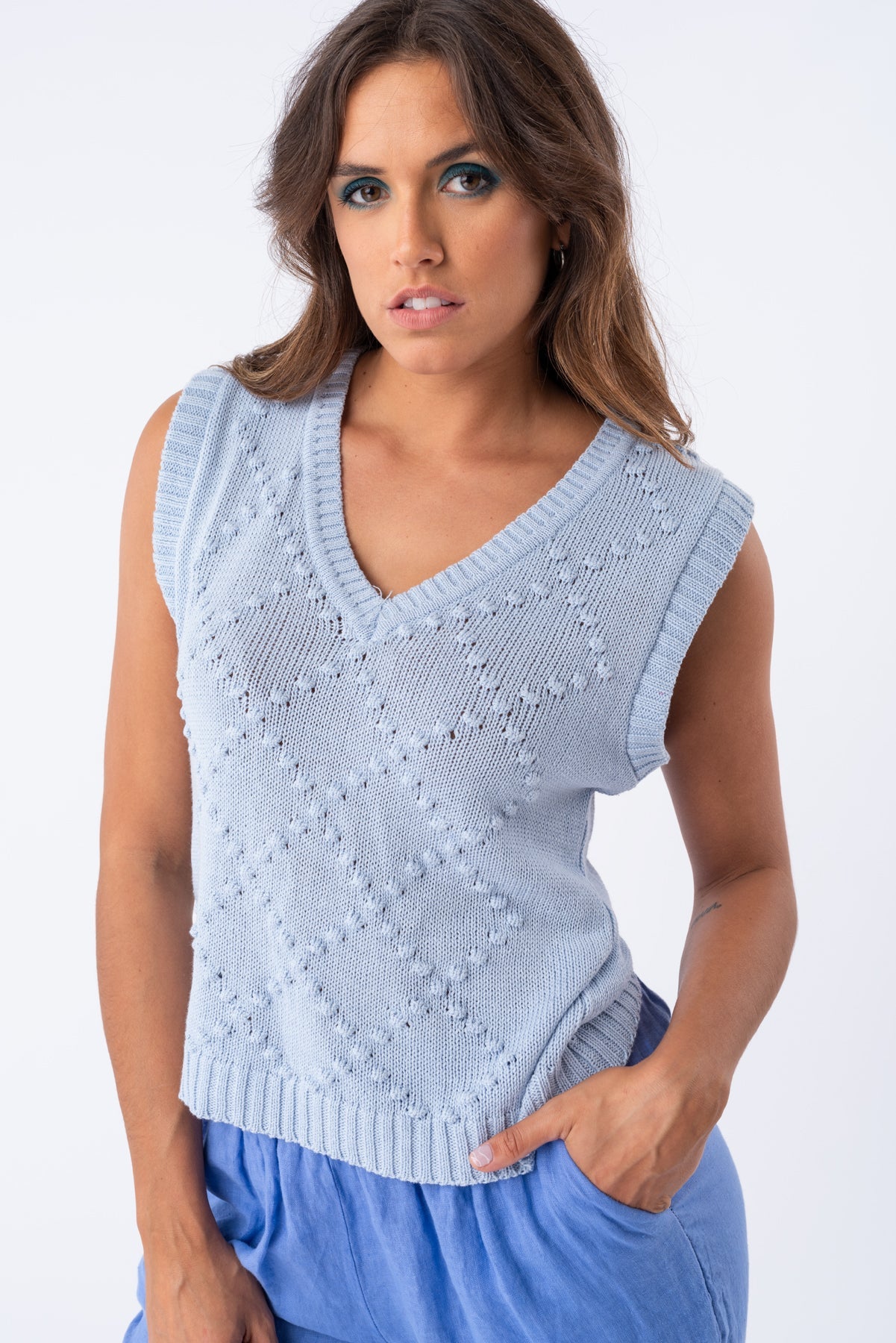Viviana Méndez - Chaleco Pom Celeste - SALE
