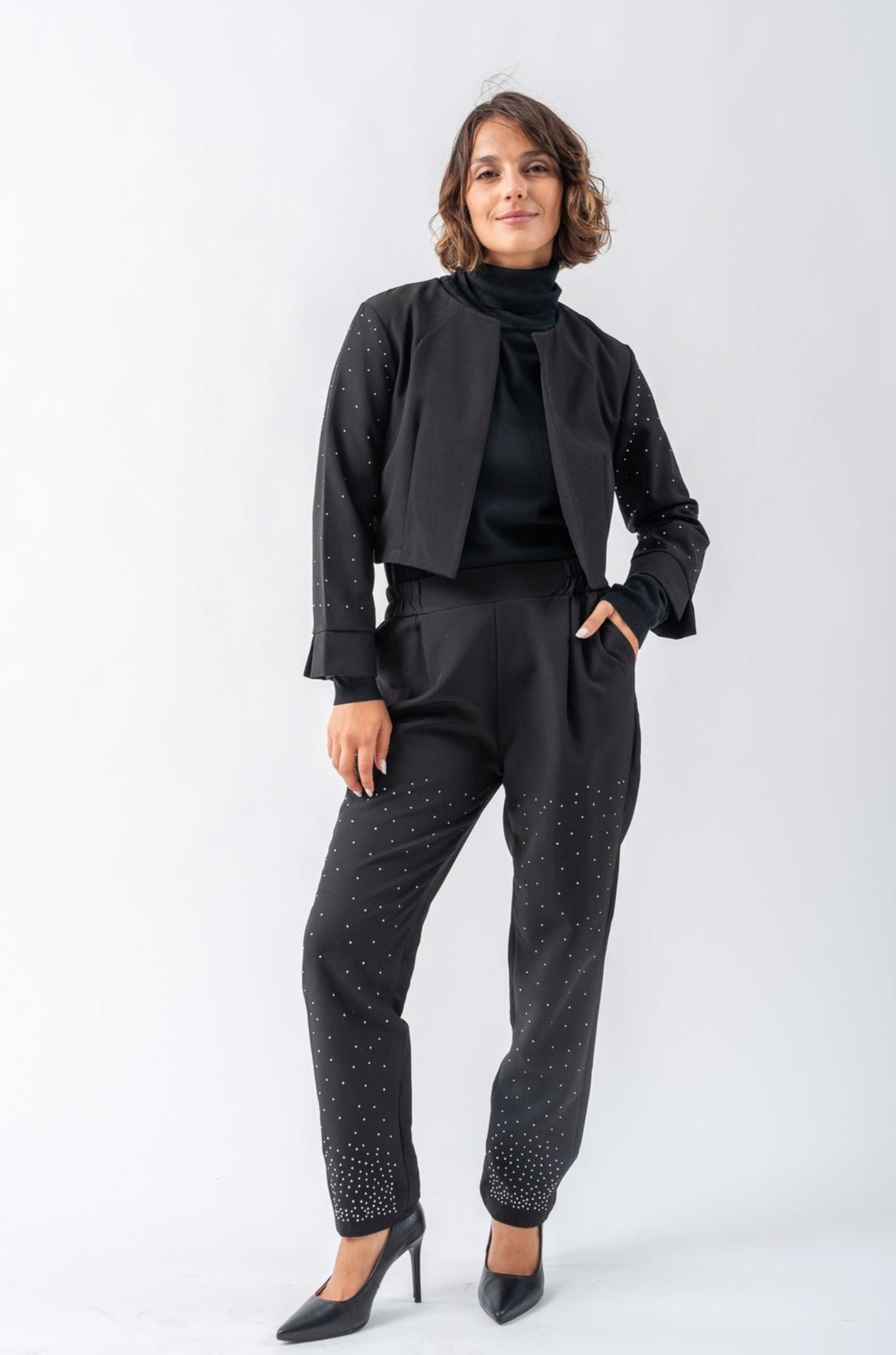 Detalle de los brillos en las mangas de la chaqueta