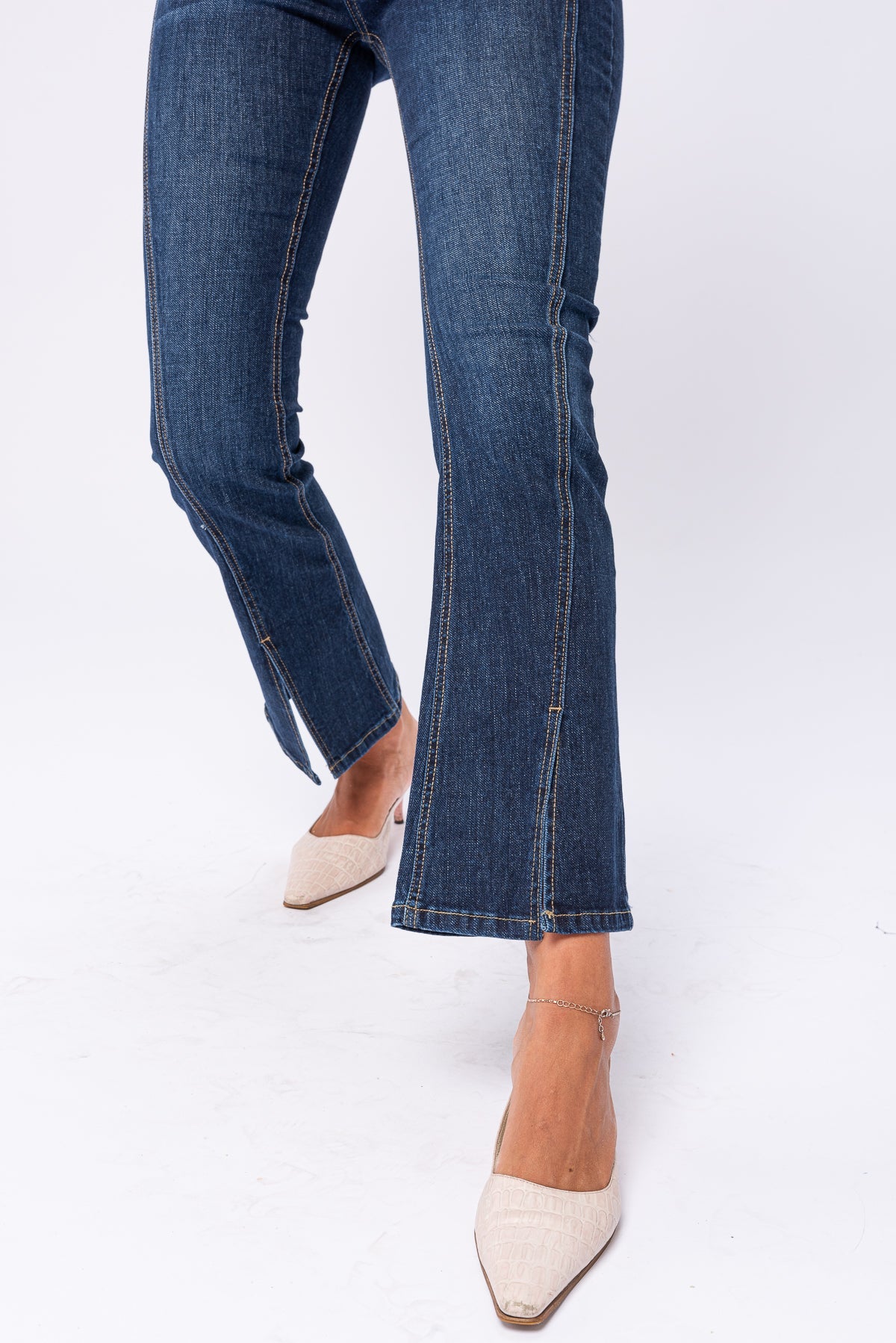 Vista trasera destacando el corte y ajuste del jean