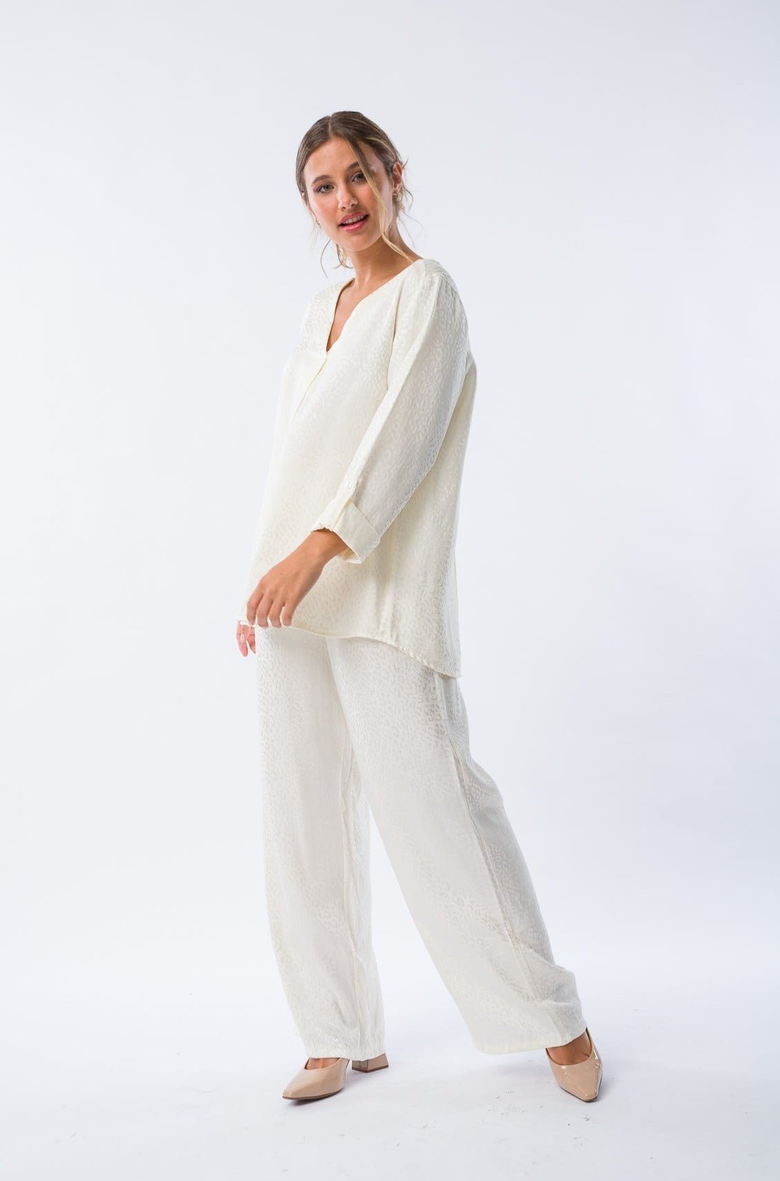 Palazo Cir Blanco con caída fluida y diseño amplio - vista frontal