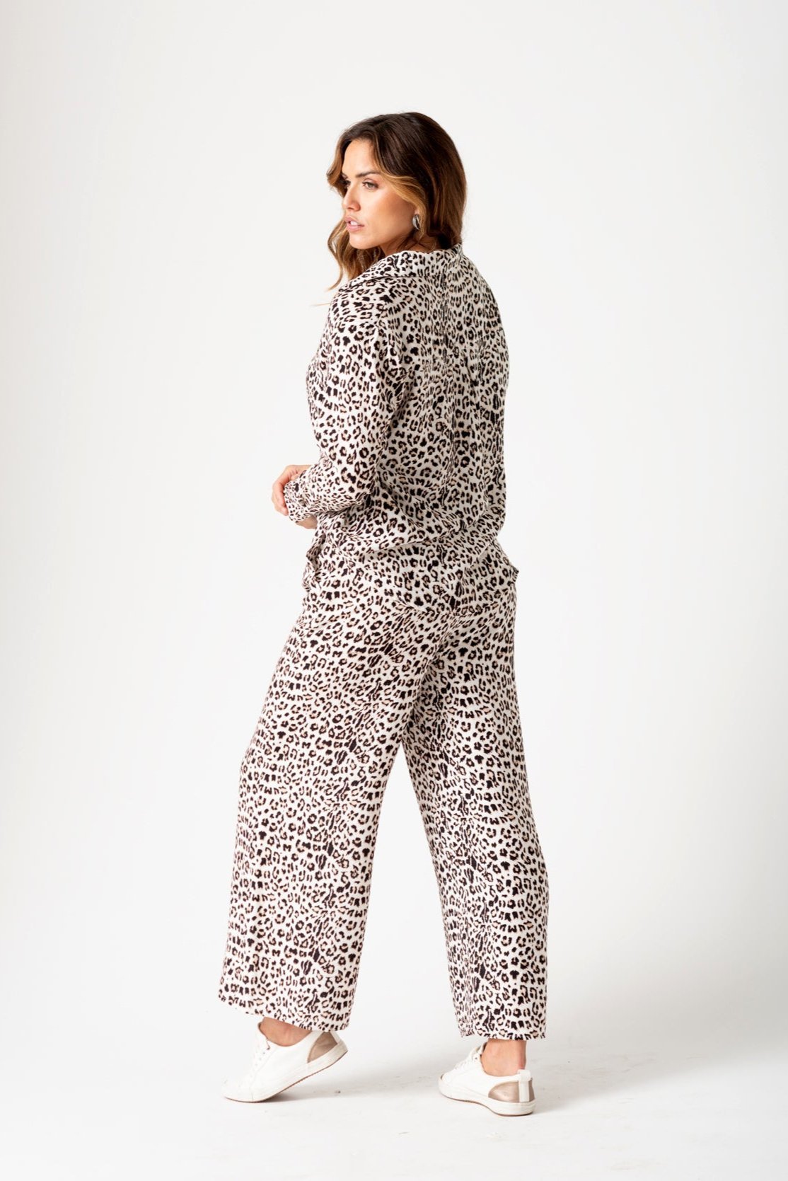 Detalle del estampado y textura del Palazzo Instinto Beige