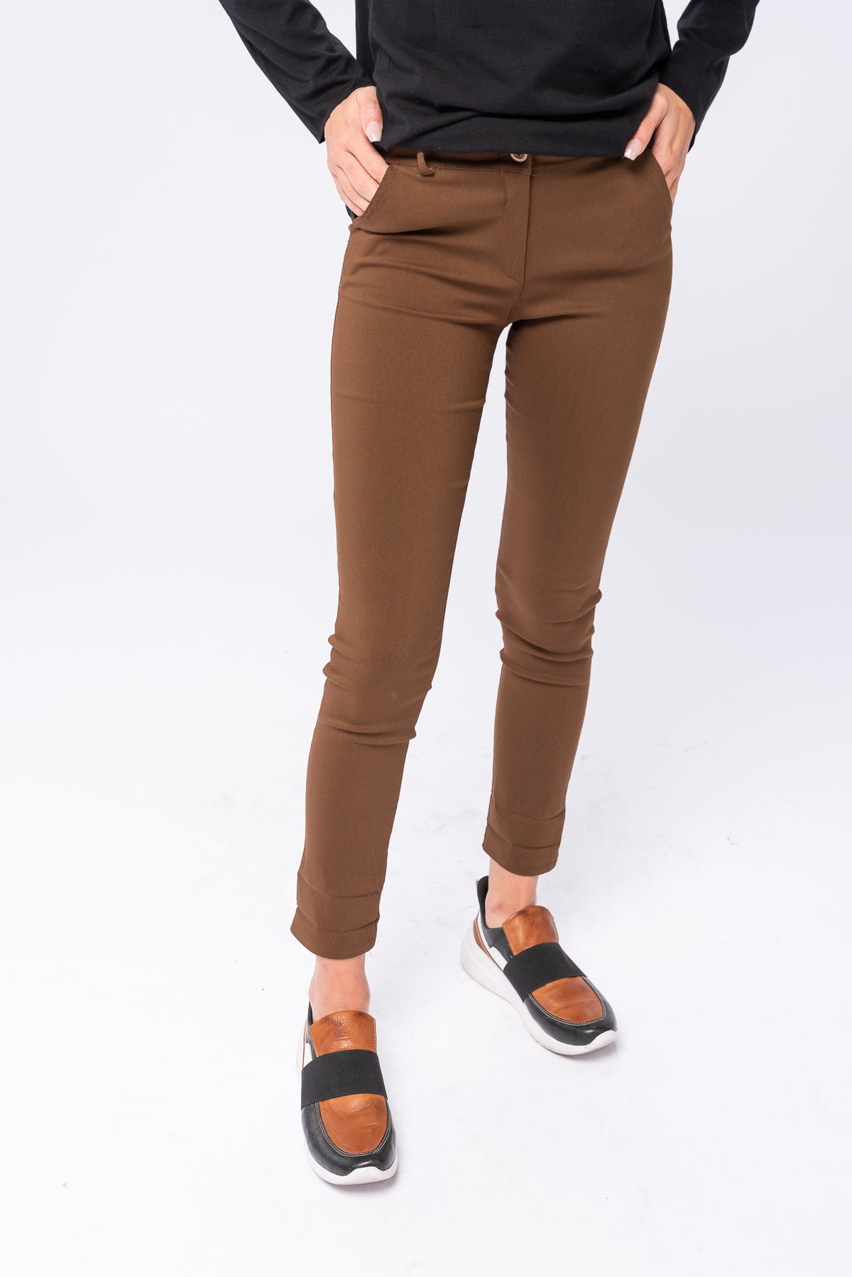 Pantalón Aline Marrón - vista frontal de la prenda