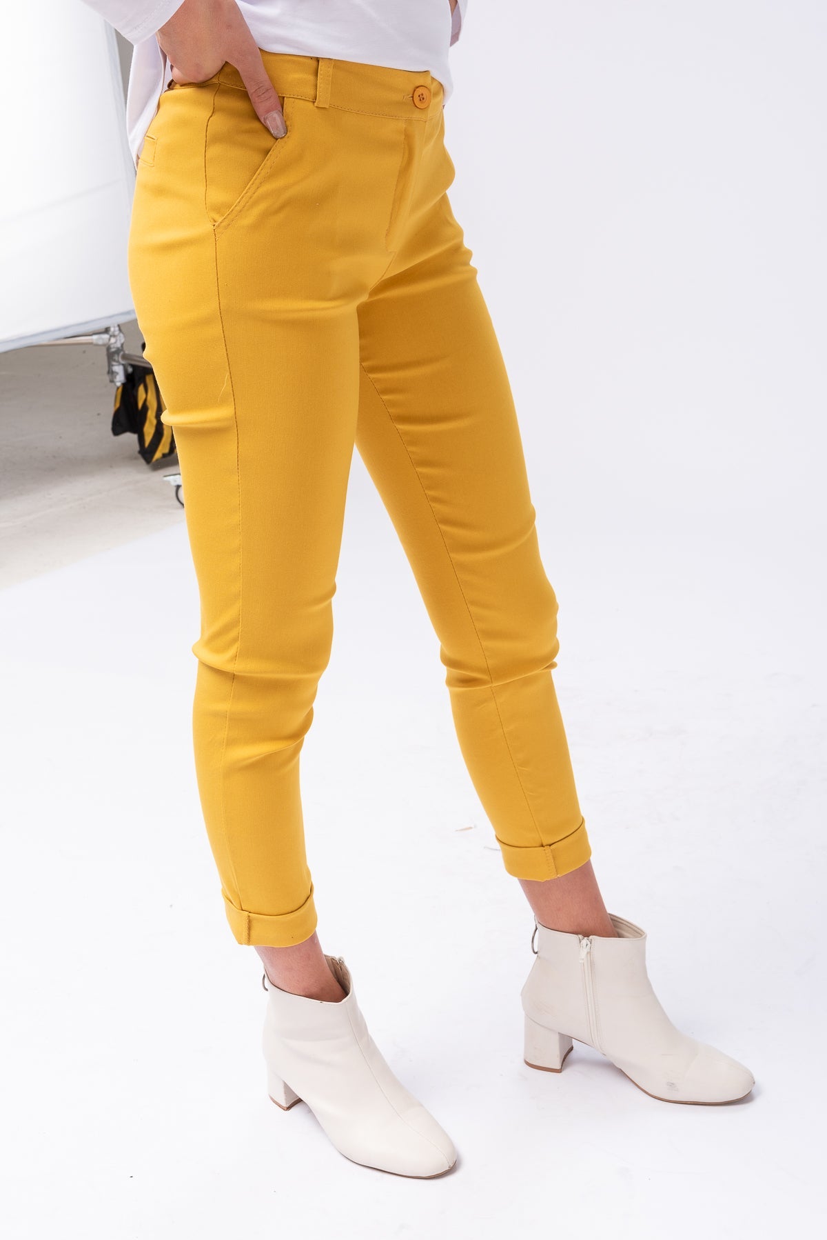 Pantalón Aline Mostaza de Viviana Méndez - vista frontal