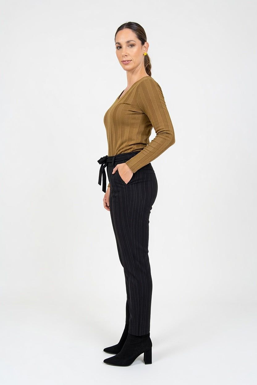 Pantalón Aline Cint Elast Negro (Rayas) - Costado