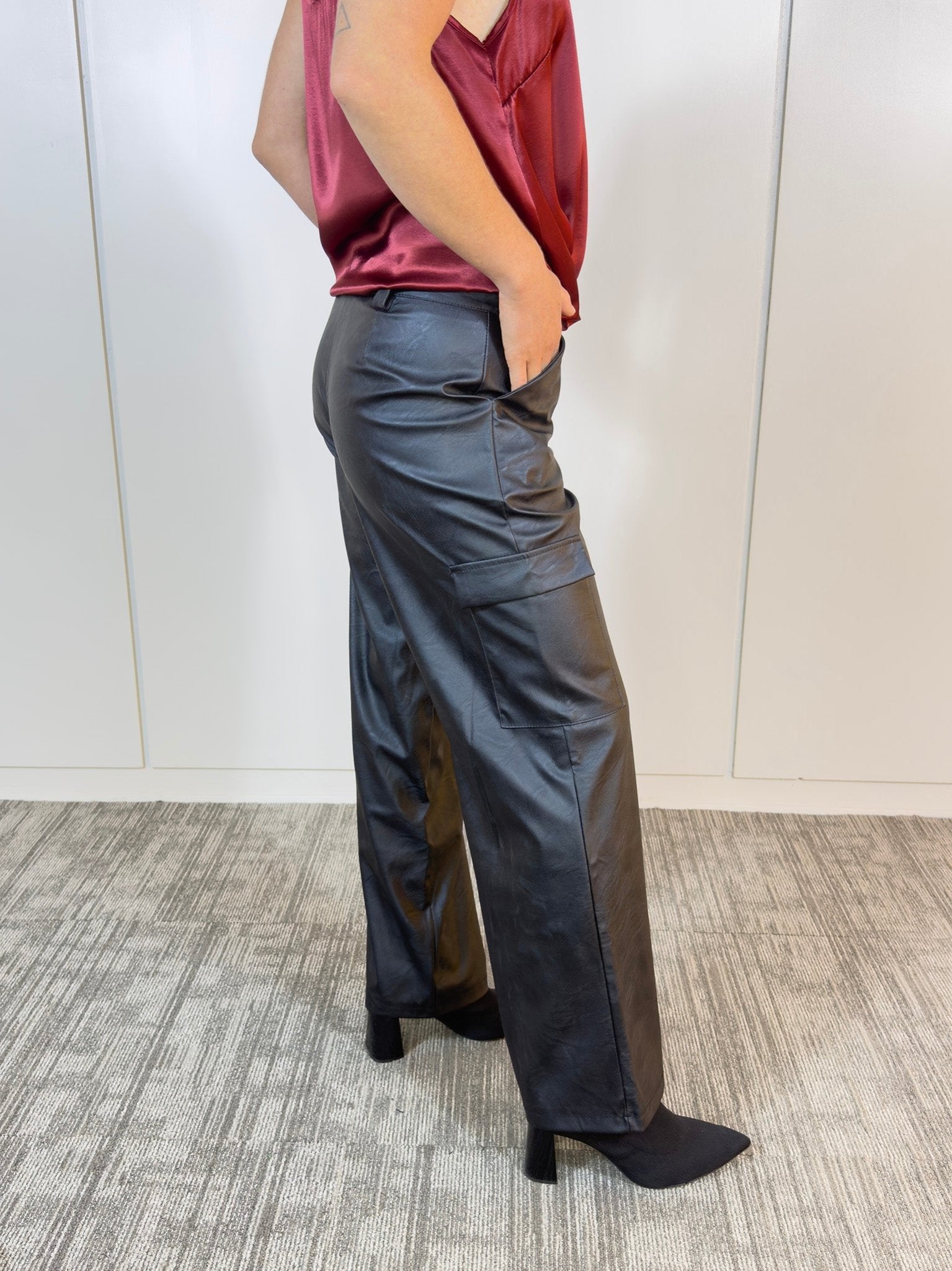 Viviana Méndez - Pantalón Cargo Motomami Negro - Pantalones