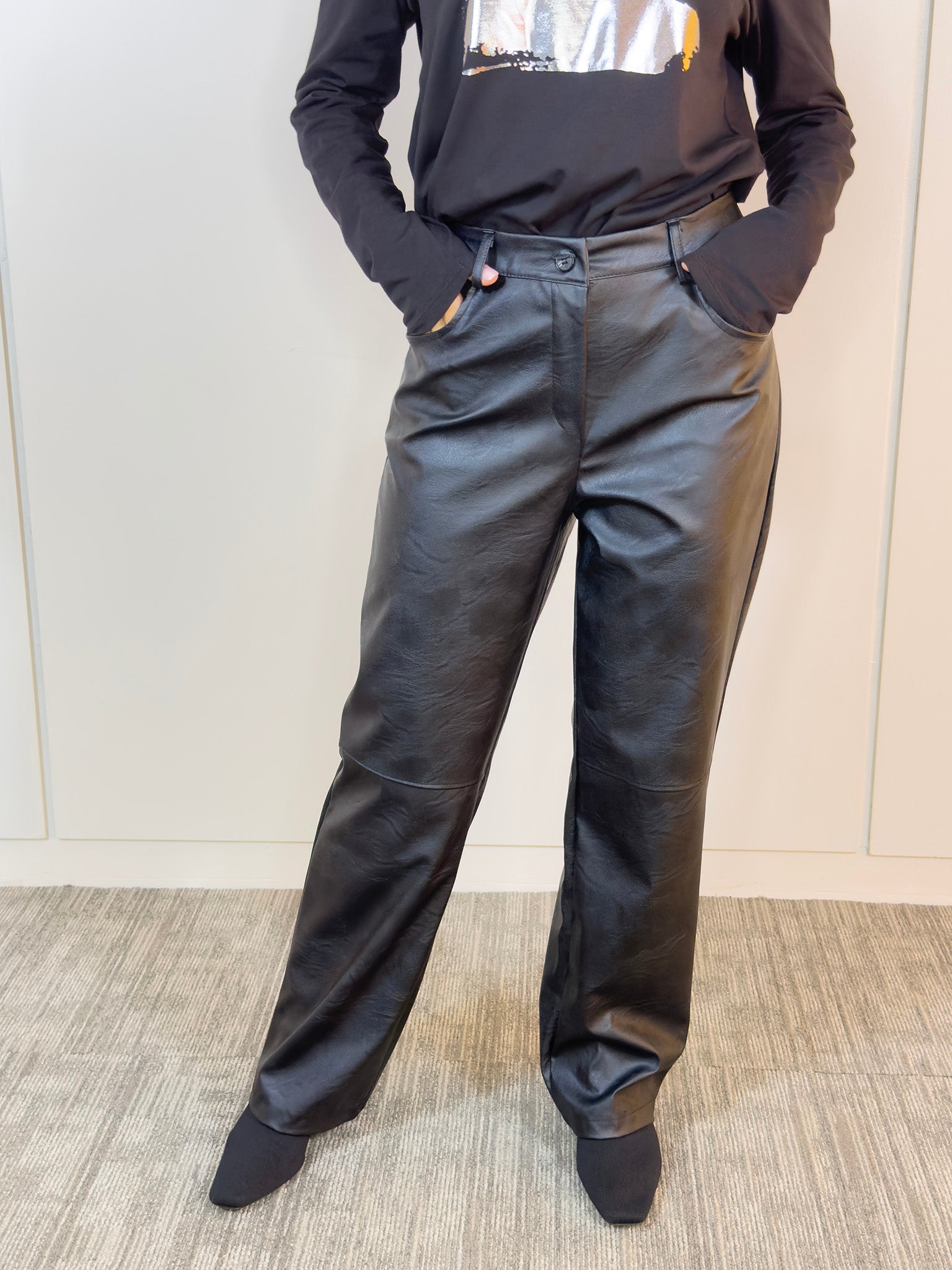 Viviana Méndez - Pantalón Eco Cuero Negro - Pantalones