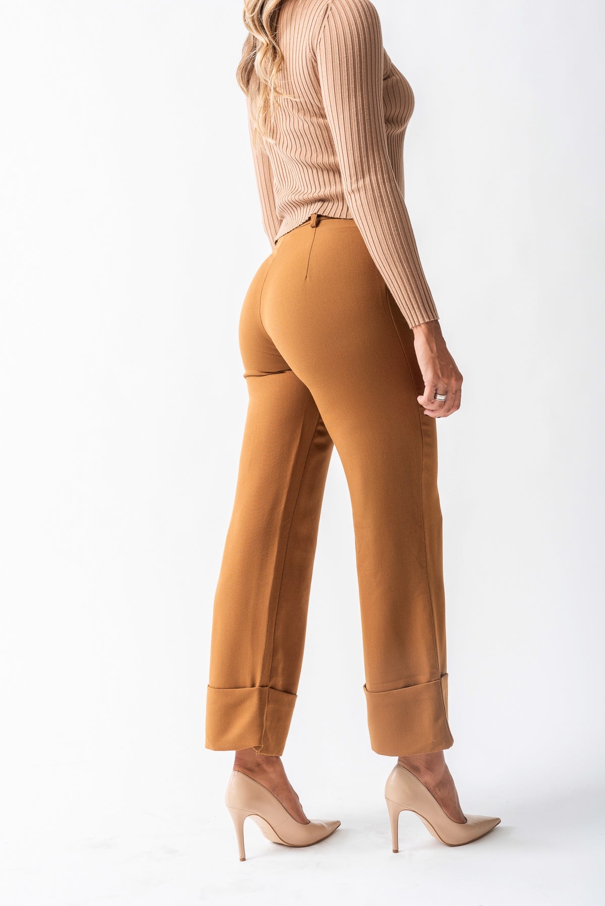 Viviana Méndez - Pantalón Sastrero Camel - Pantalones