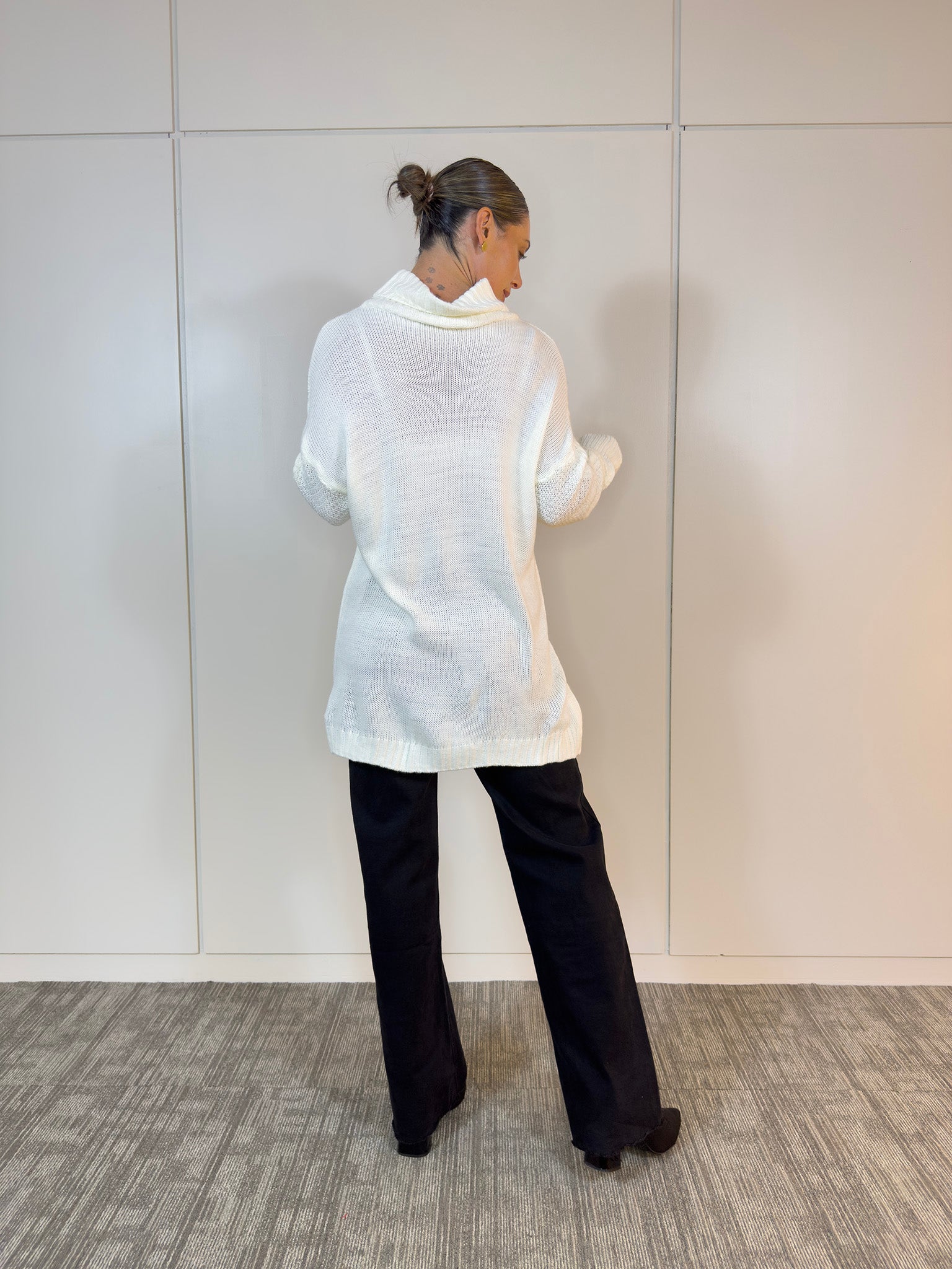 Viviana Méndez - Polerón Liscio Blanco - Buzos y Poleras