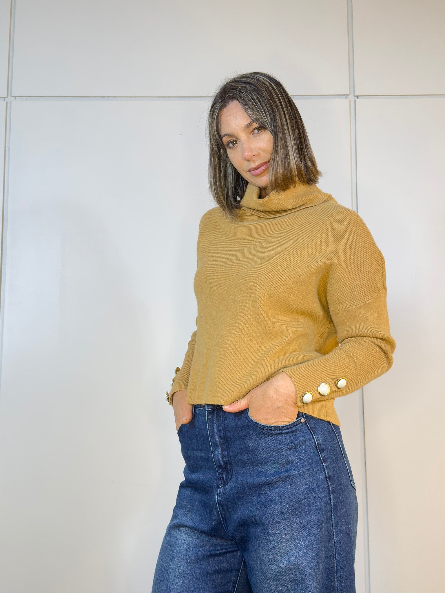 Viviana Méndez - Polerón Victoria Camel - Buzos y Poleras