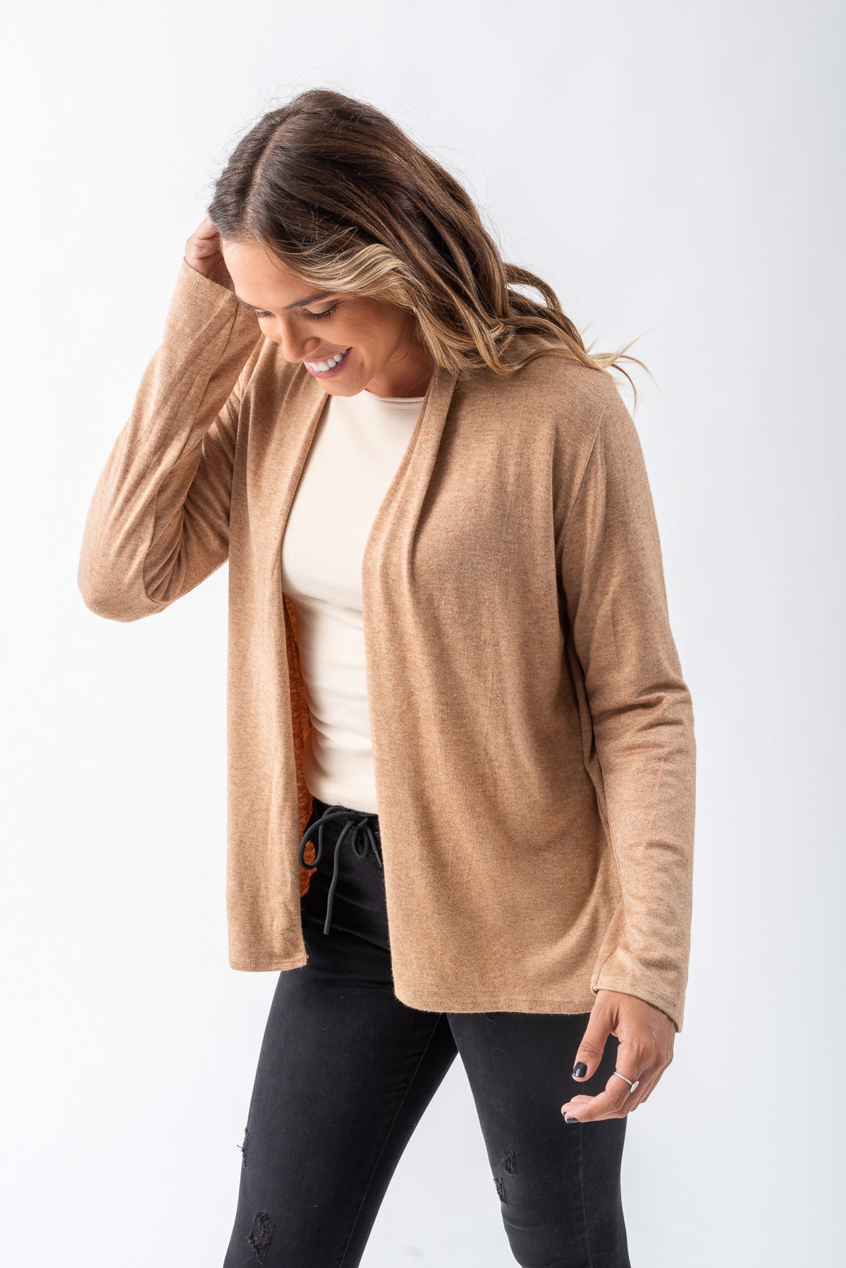 Saco Lanilla Beige - Vista frontal con detalle de corte elegante