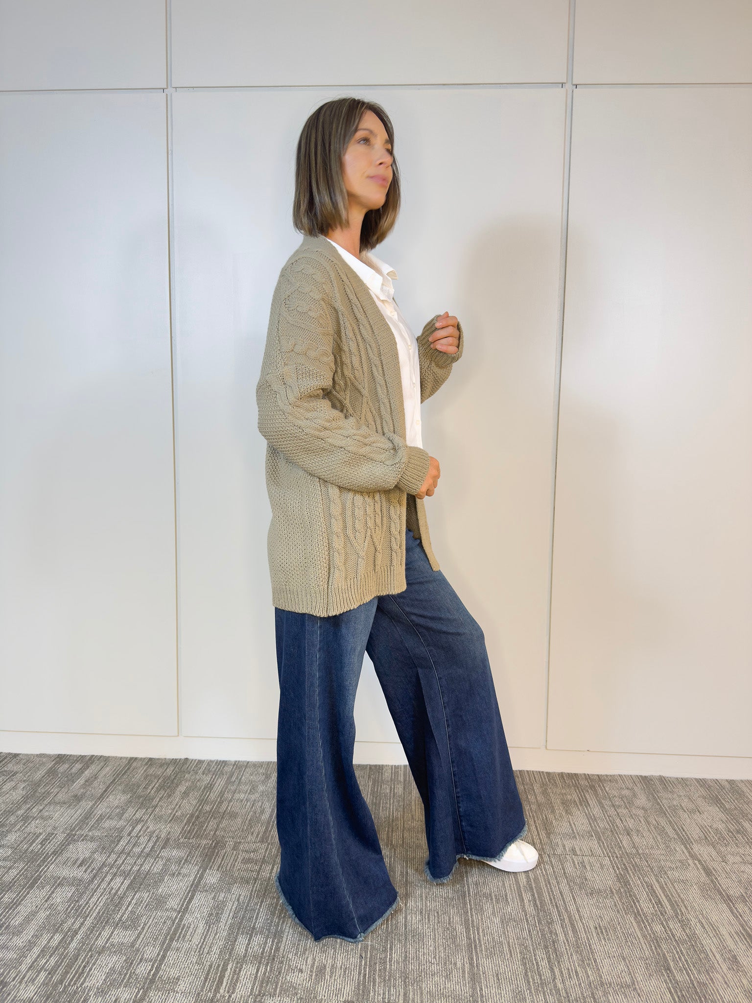 Saco Nappa Camel de Viviana Méndez en contexto casual