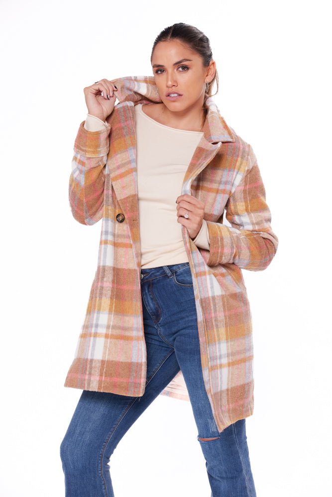 Vista completa del Sacón Escocia Beige para look elegante