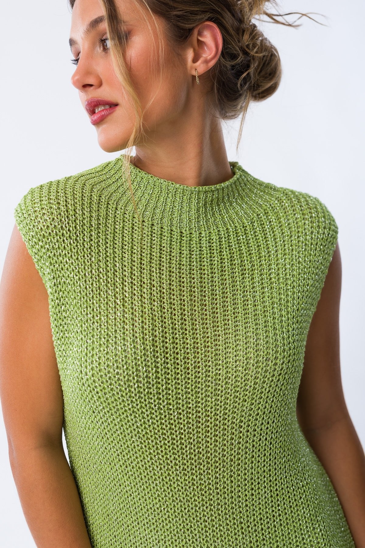 Detalle del material suave y elástico del Vestido Delle Verde