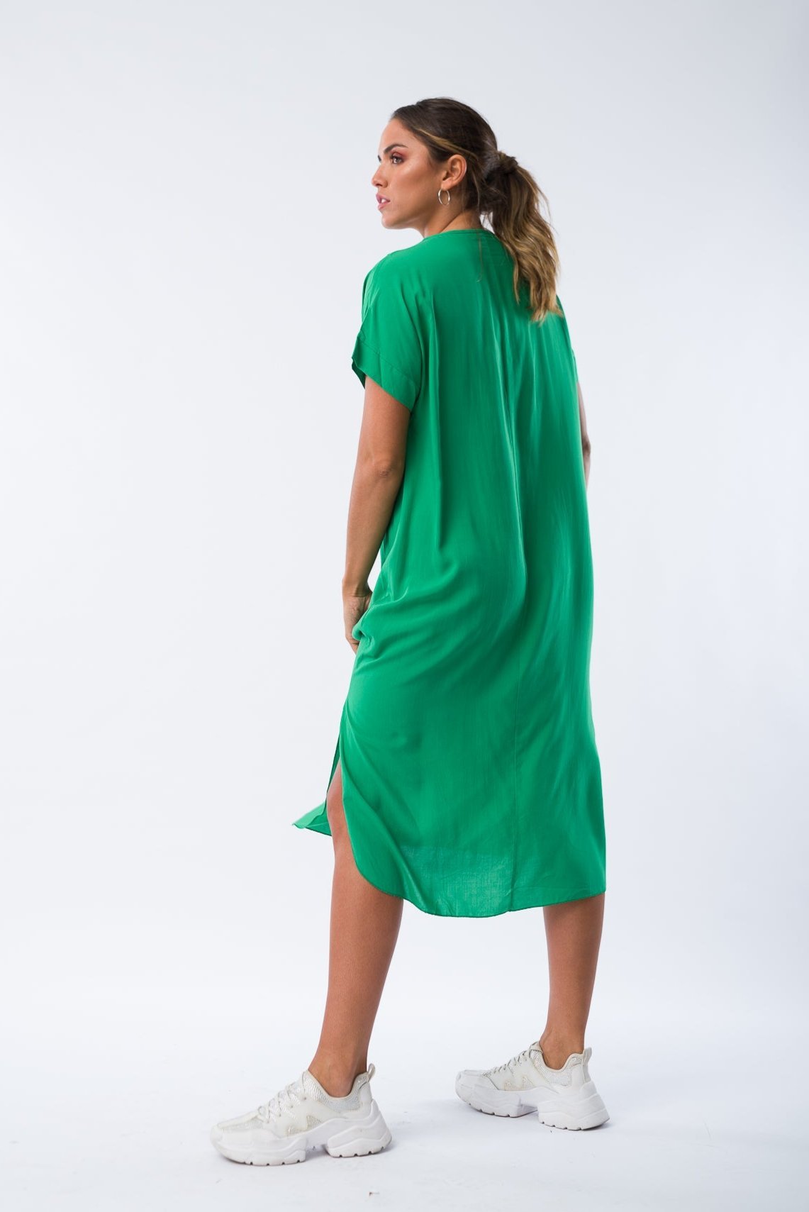 Vestido verde Benetton - vista frontal con diseño clásico