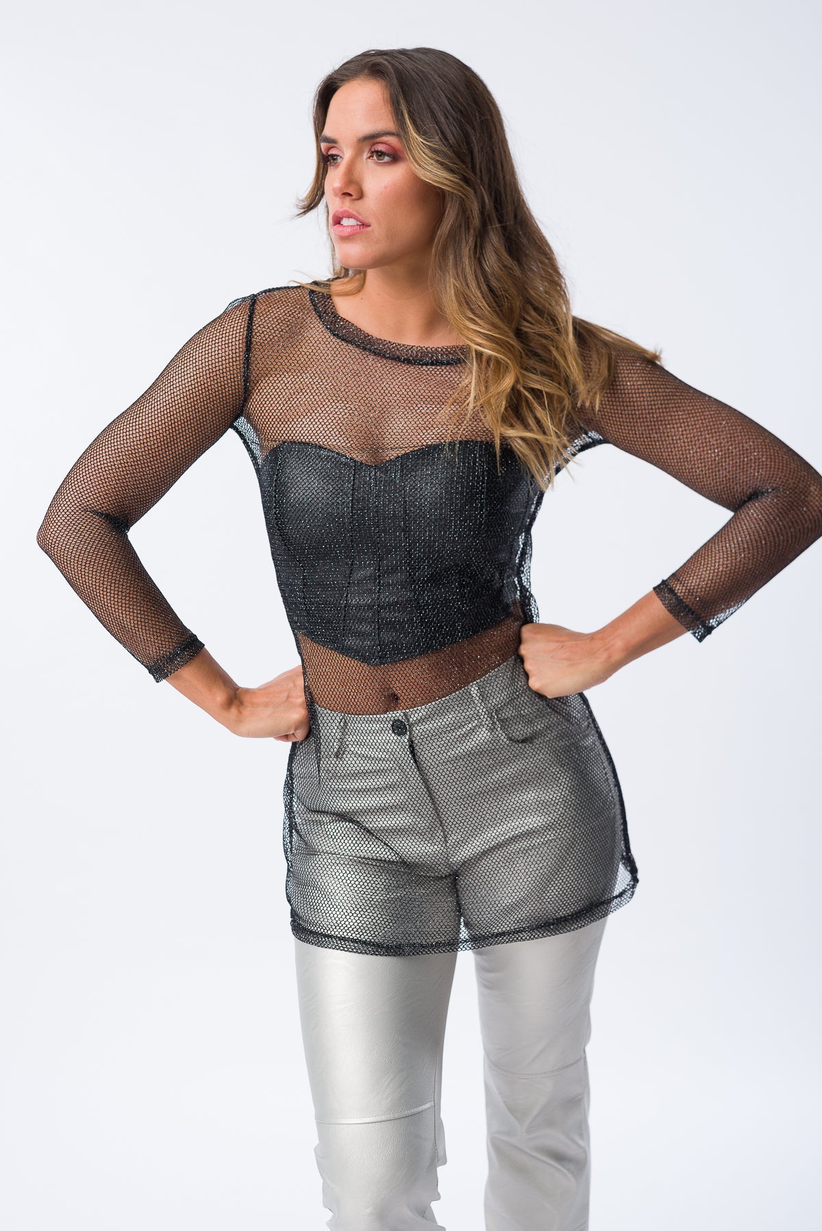 Vestido Oure C/Manga Negro combinado con accesorios