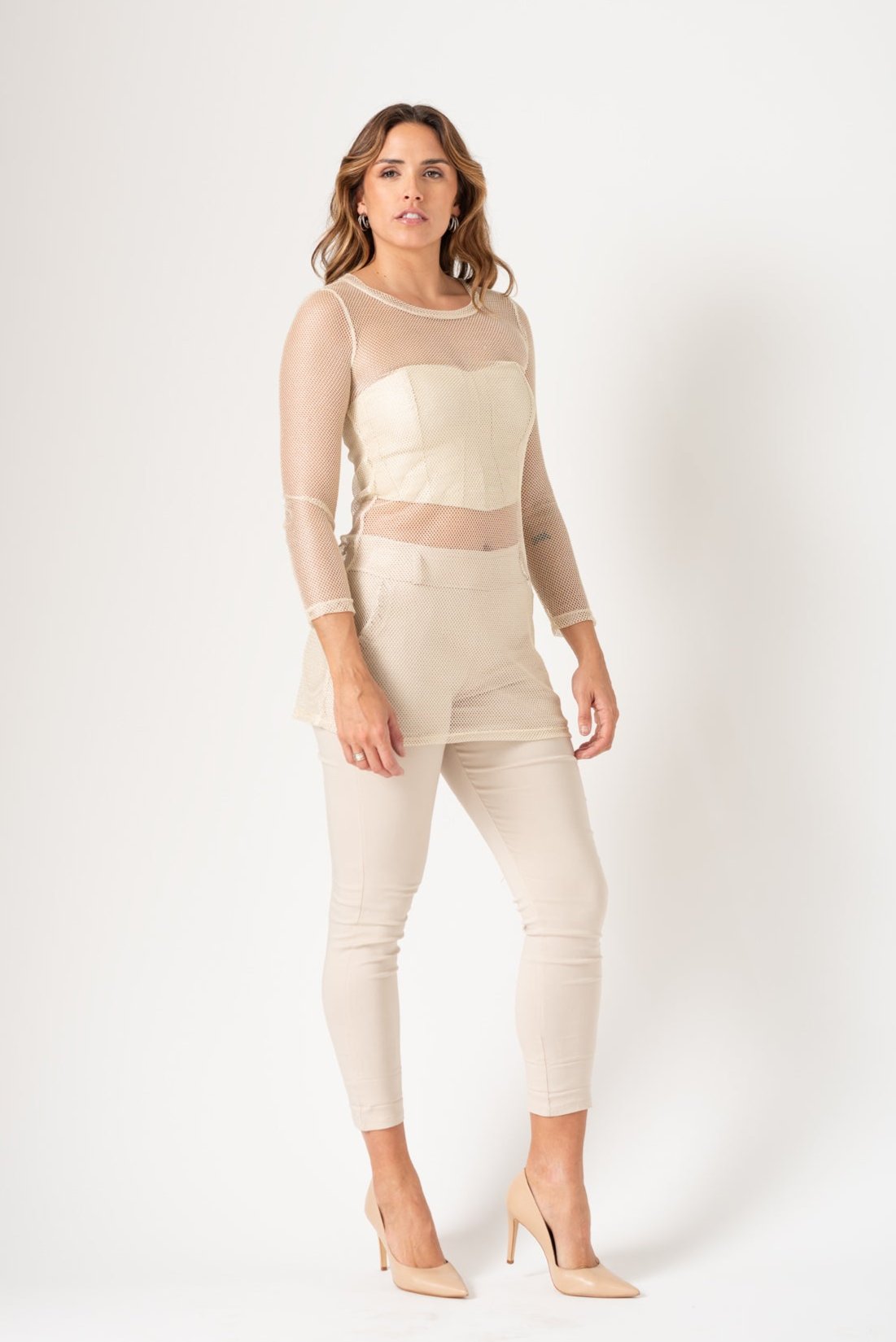 Detalle de la textura del Vestido Oure en oro