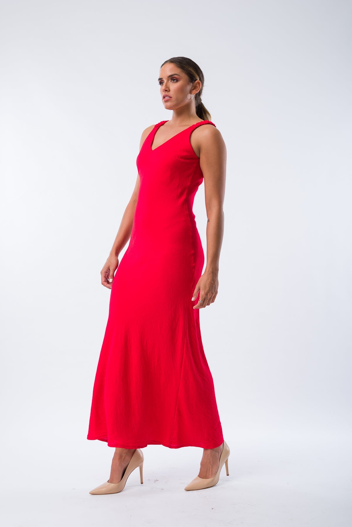 Vestido Pinat Rojo combinado con accesorios elegantes