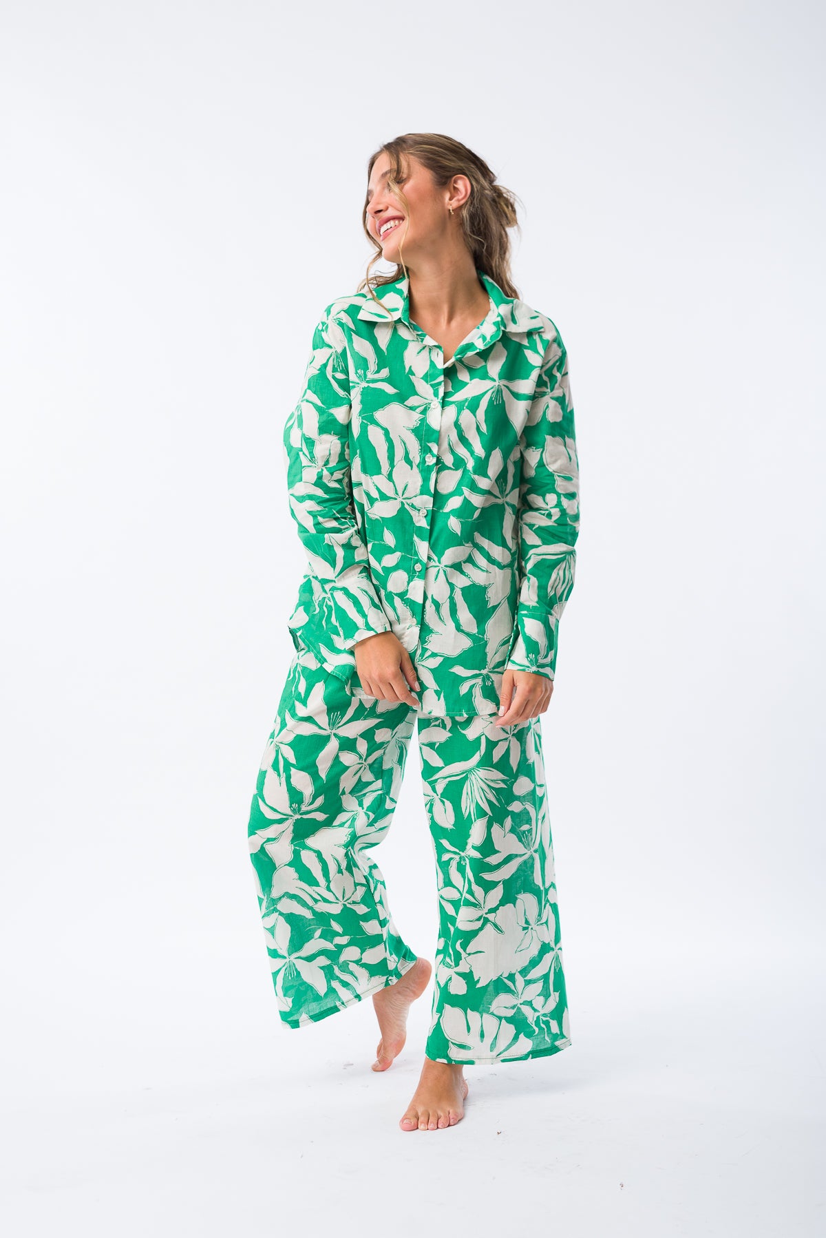 Palazzo Cami Verde con corte amplio y cintura elástica - vista frontal