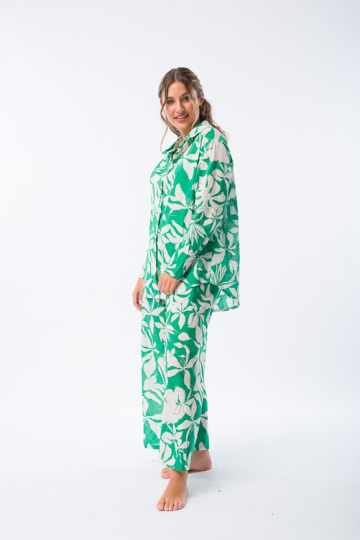 Detalle de la tela fluida y color verde natural del Palazzo Cami