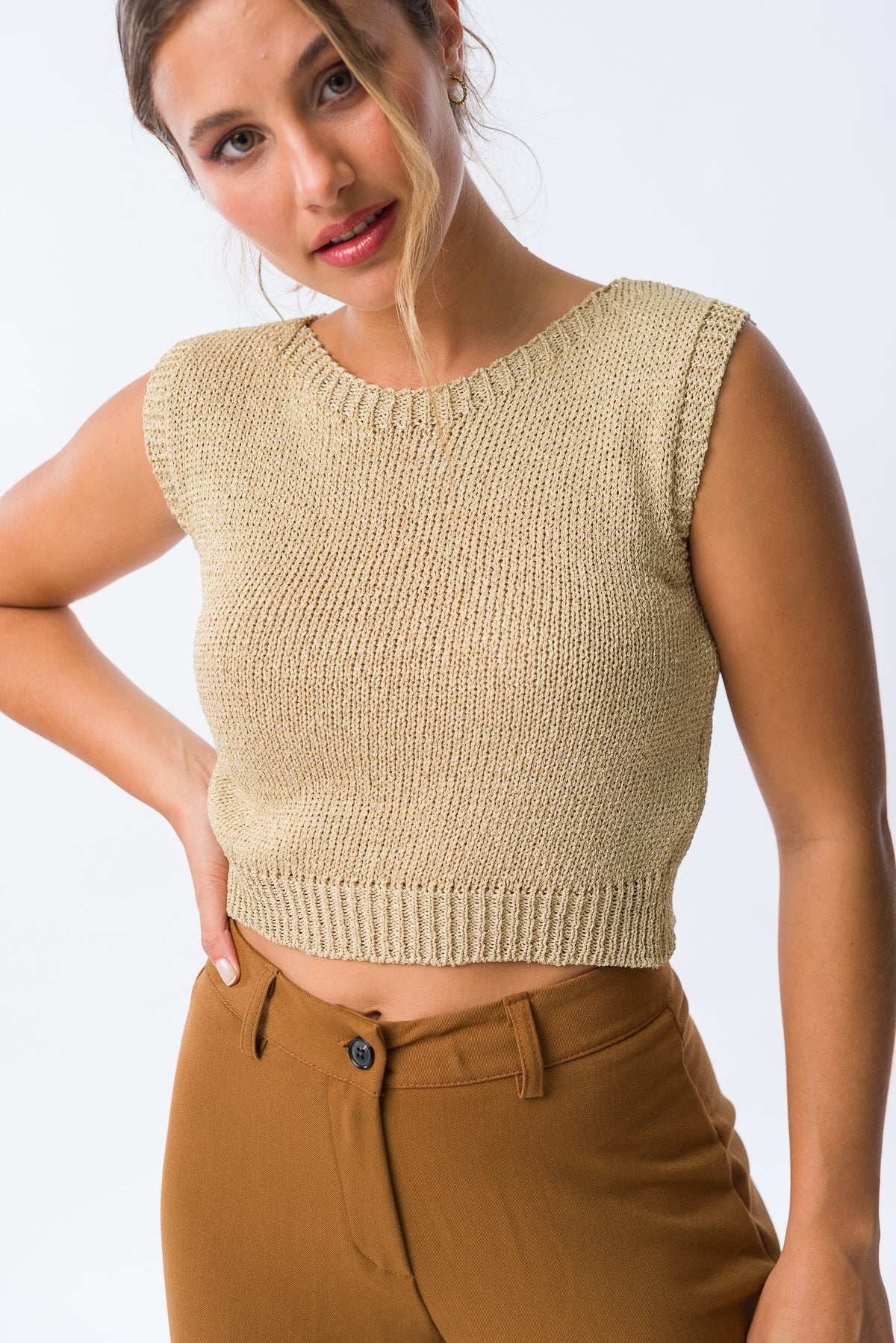 Musculosa Lina Oro detalle del escote