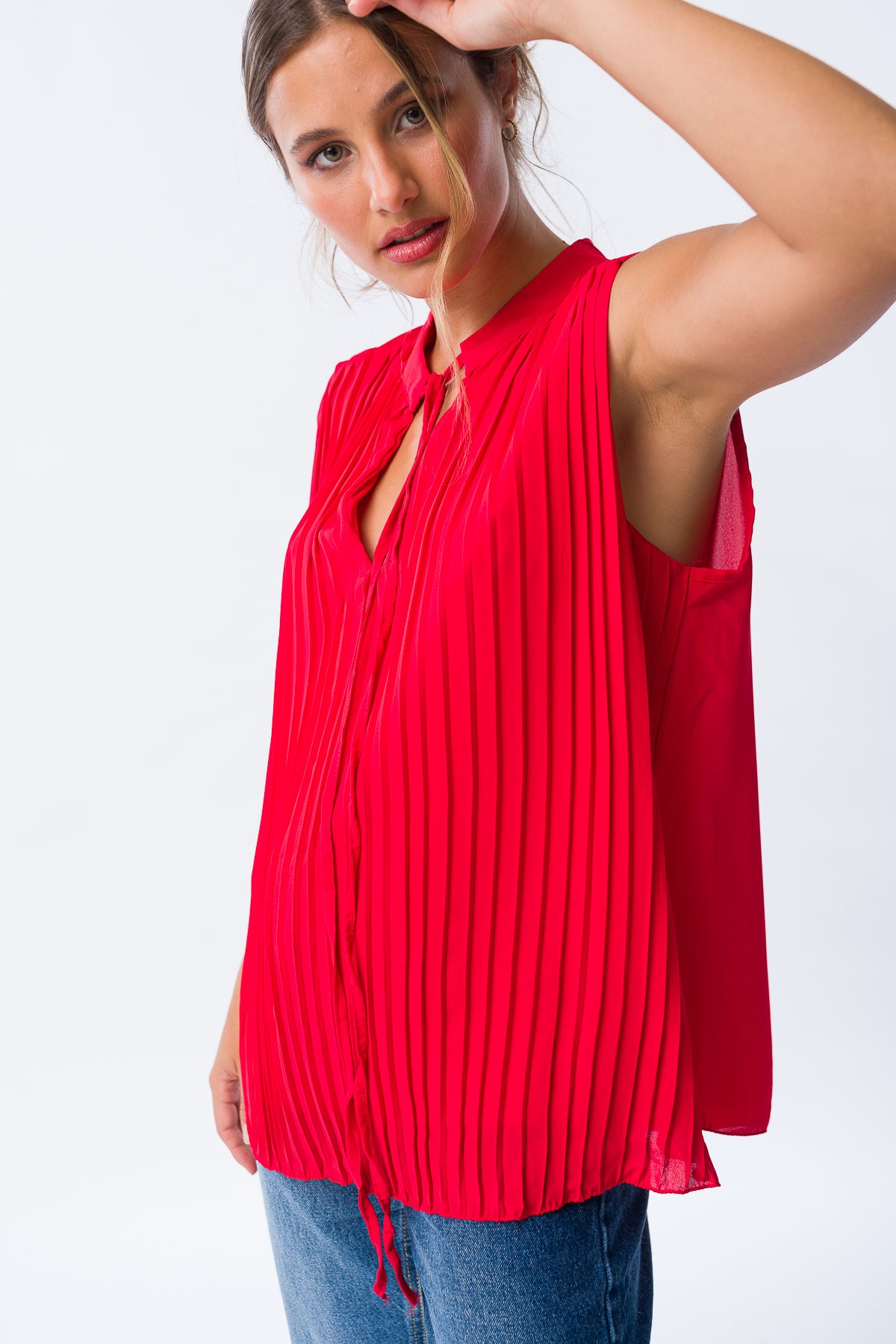 Blusa Plisse Roja - Detalle de diseño plissé