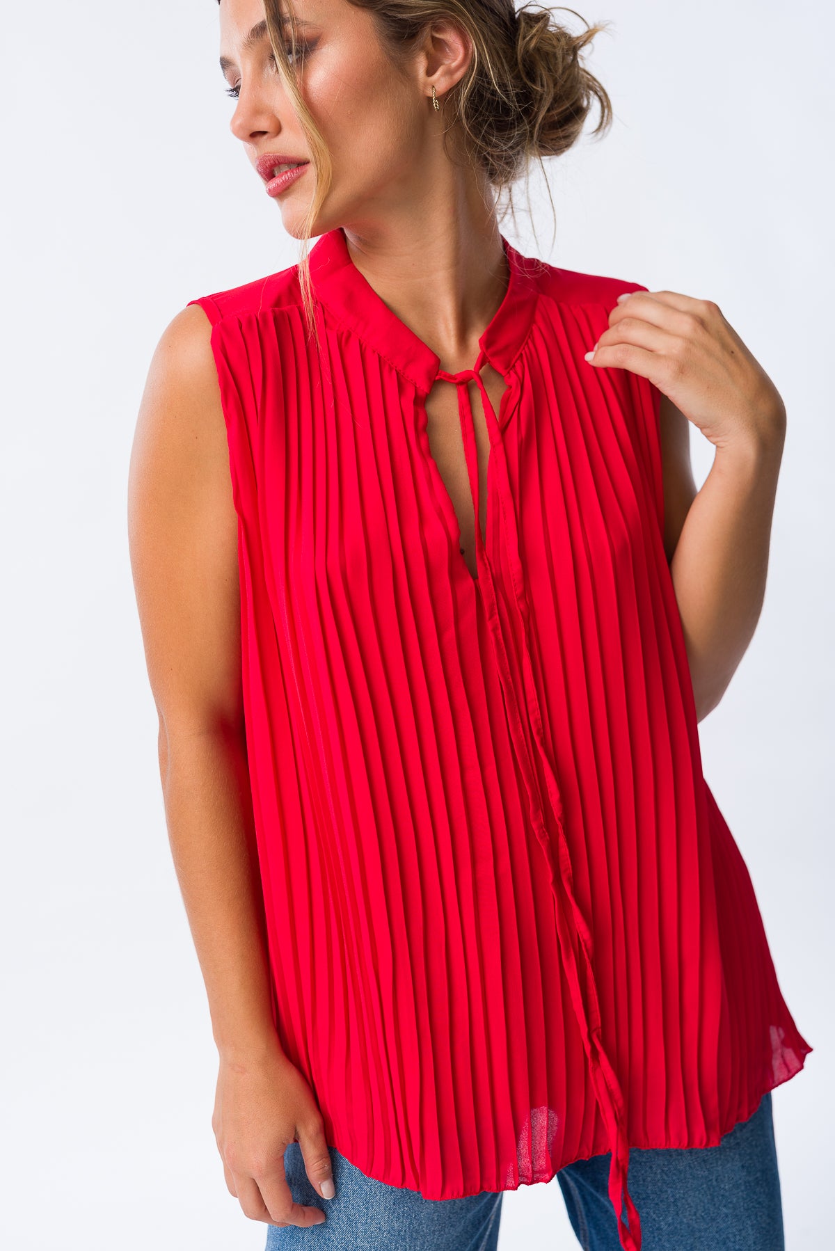Blusa Plisse Roja - Combinación sugerida