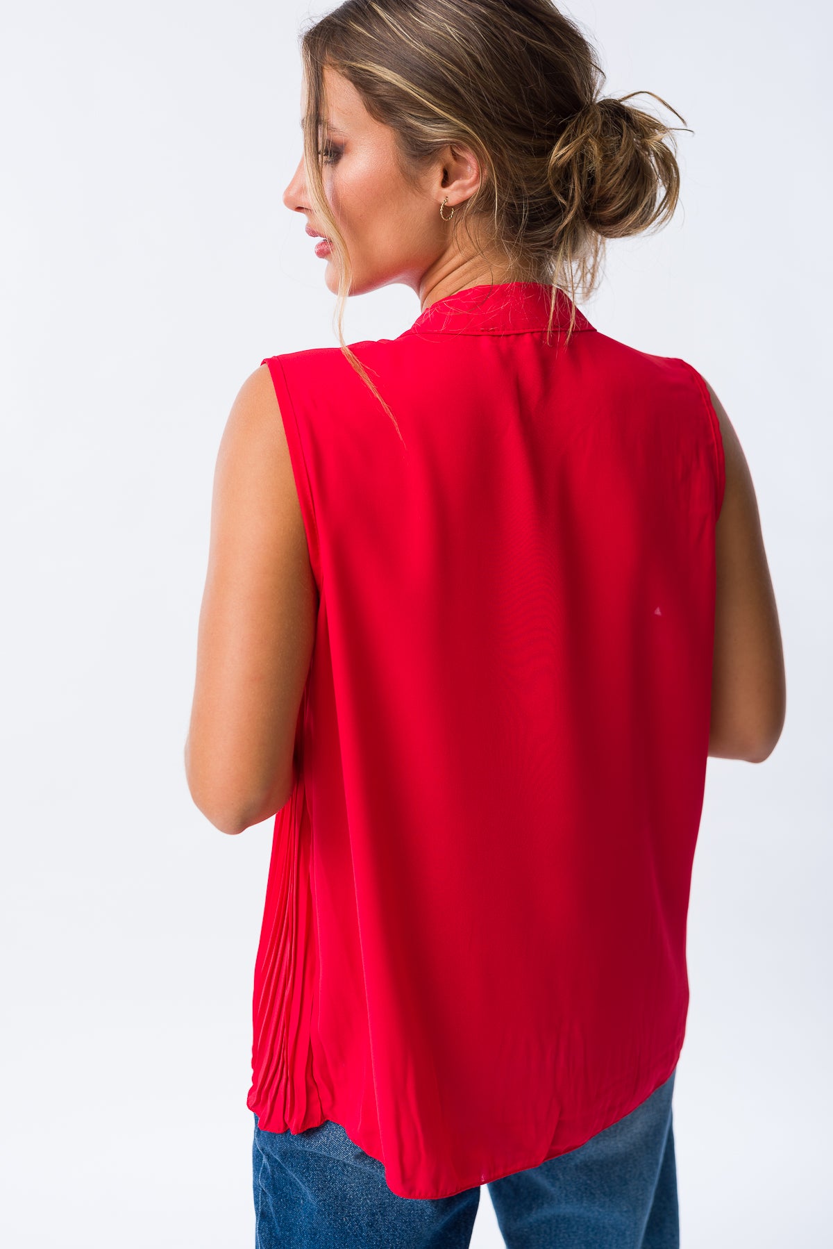Blusa Plisse Roja - Vista trasera