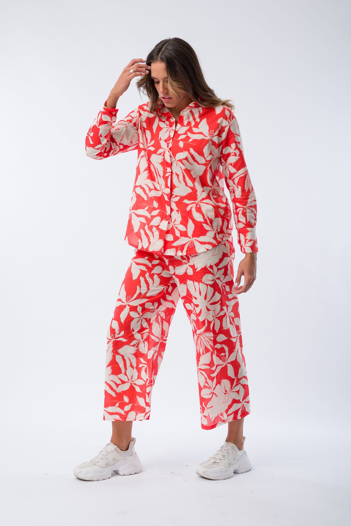 Palazzo Cami Rojo con corte amplio y cintura elástica - vista frontal