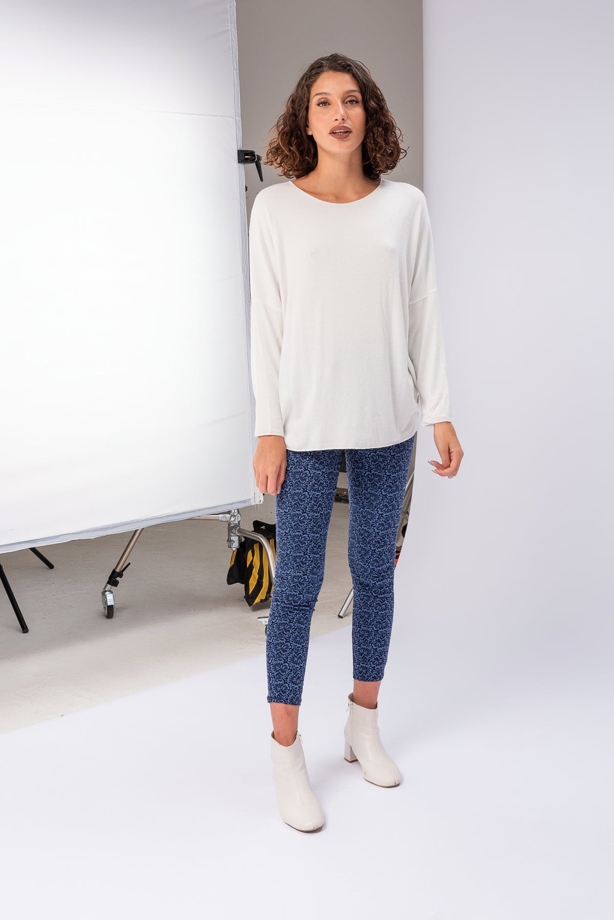 Pantalón Legato Jackard Floral | Pantalones | Viviana Méndez - Pantalón Legato Jackard Floral - Viviana Méndez