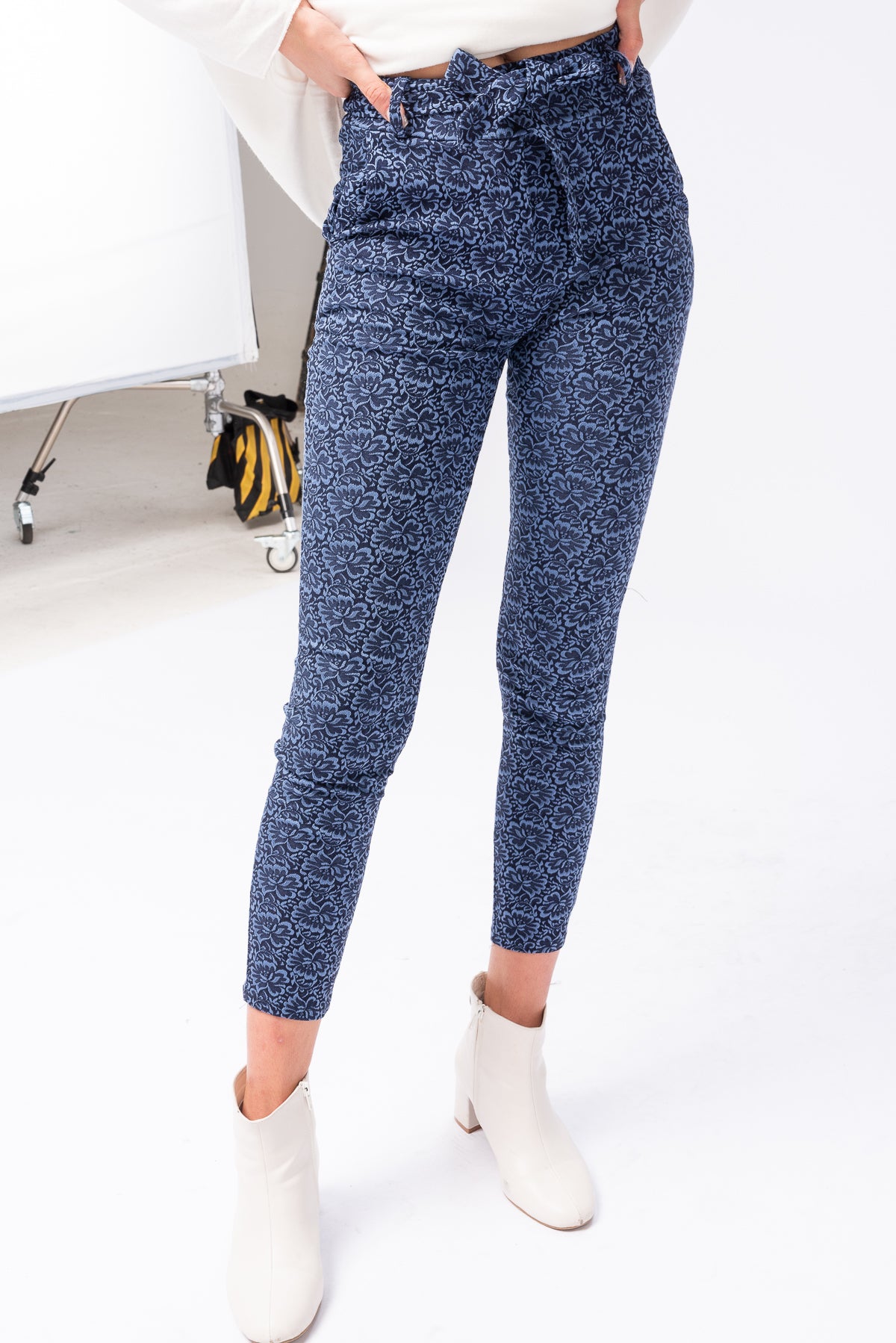 Pantalón Legato Jackard Floral | Pantalones | Viviana Méndez - Pantalón Legato Jackard Floral - Viviana Méndez